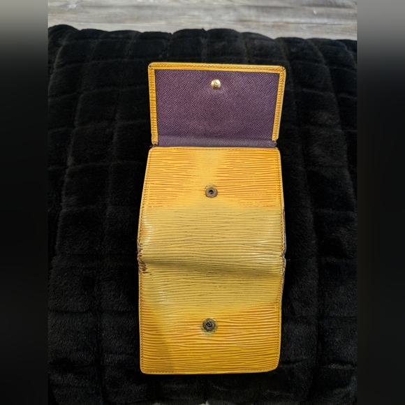 LV EPI DOUBLE SNAP WALLET - Picture 5 of 13